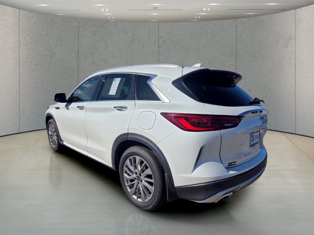 Used 2023 INFINITI QX50 Luxe FWD image 3