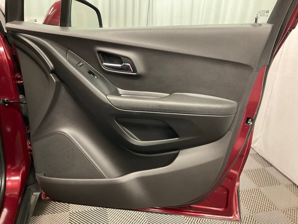 Used 2017 Chevrolet Trax LS FWD image 29
