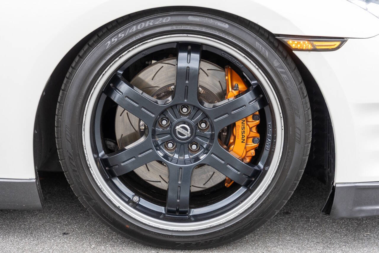 Used 2014 Nissan GT-R Black Edition AWD/4WD image 13