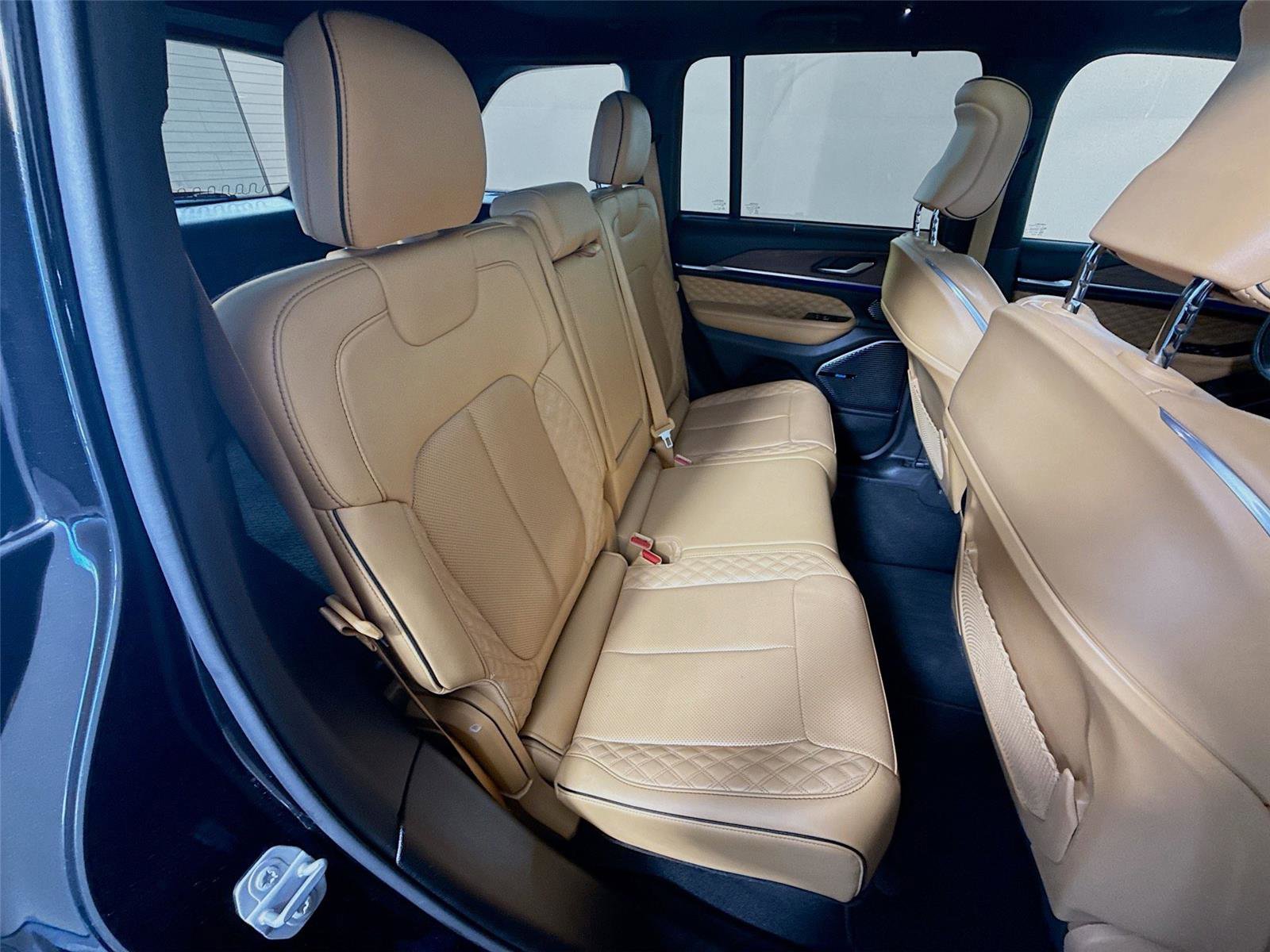 Used 2022 Jeep Grand Cherokee Summit w/ Luxury Tech Group V image 24