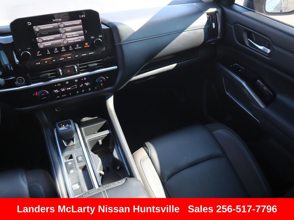 Used 2022 Nissan Pathfinder SL image 16