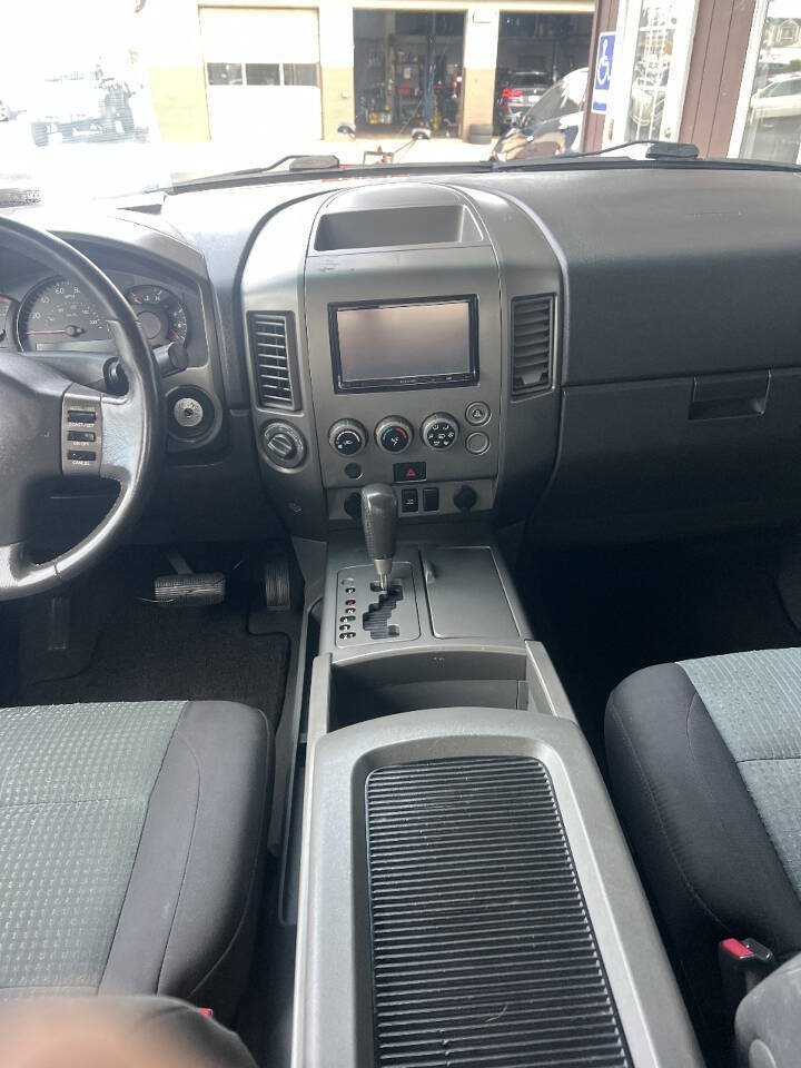 Used 2005 Nissan Titan SE w/ (W01) Utility Bed Pkg AWD/4WD image 11