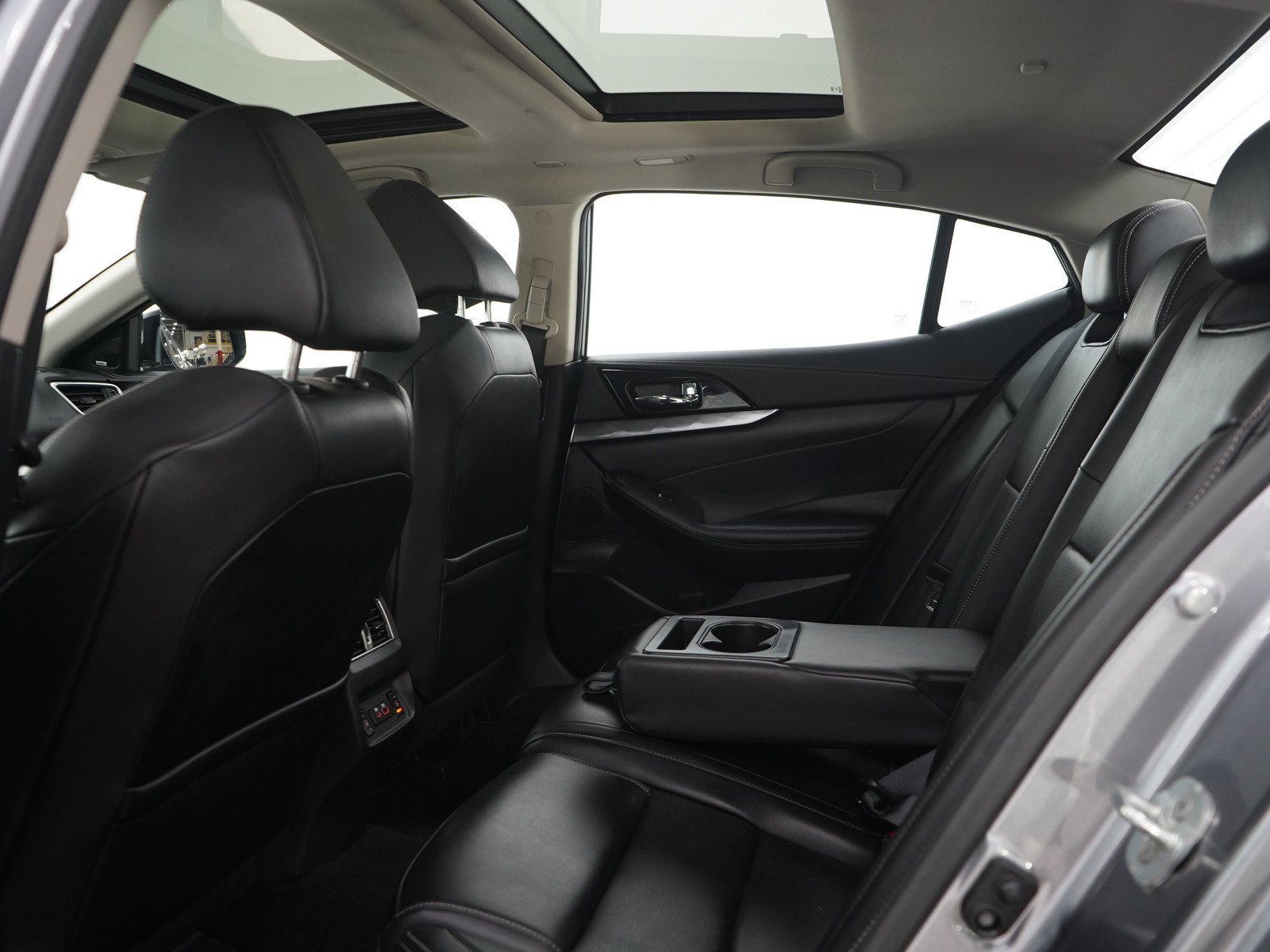 Used 2023 Nissan Maxima SL FWD image 13
