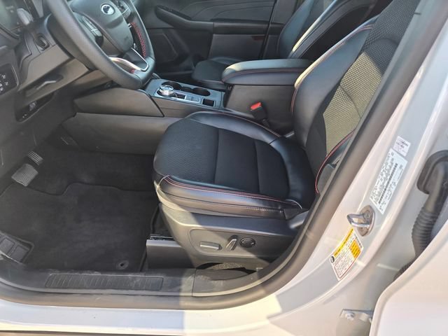 Used 2025 Ford Escape ST-Line w/ Tech Pack #1 AWD/4WD image 19