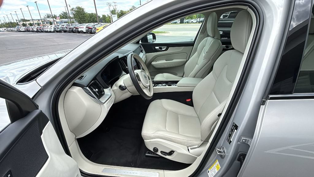 Certified 2024 Volvo XC60 B5 Plus w/ Climate Package AWD/4WD image 24