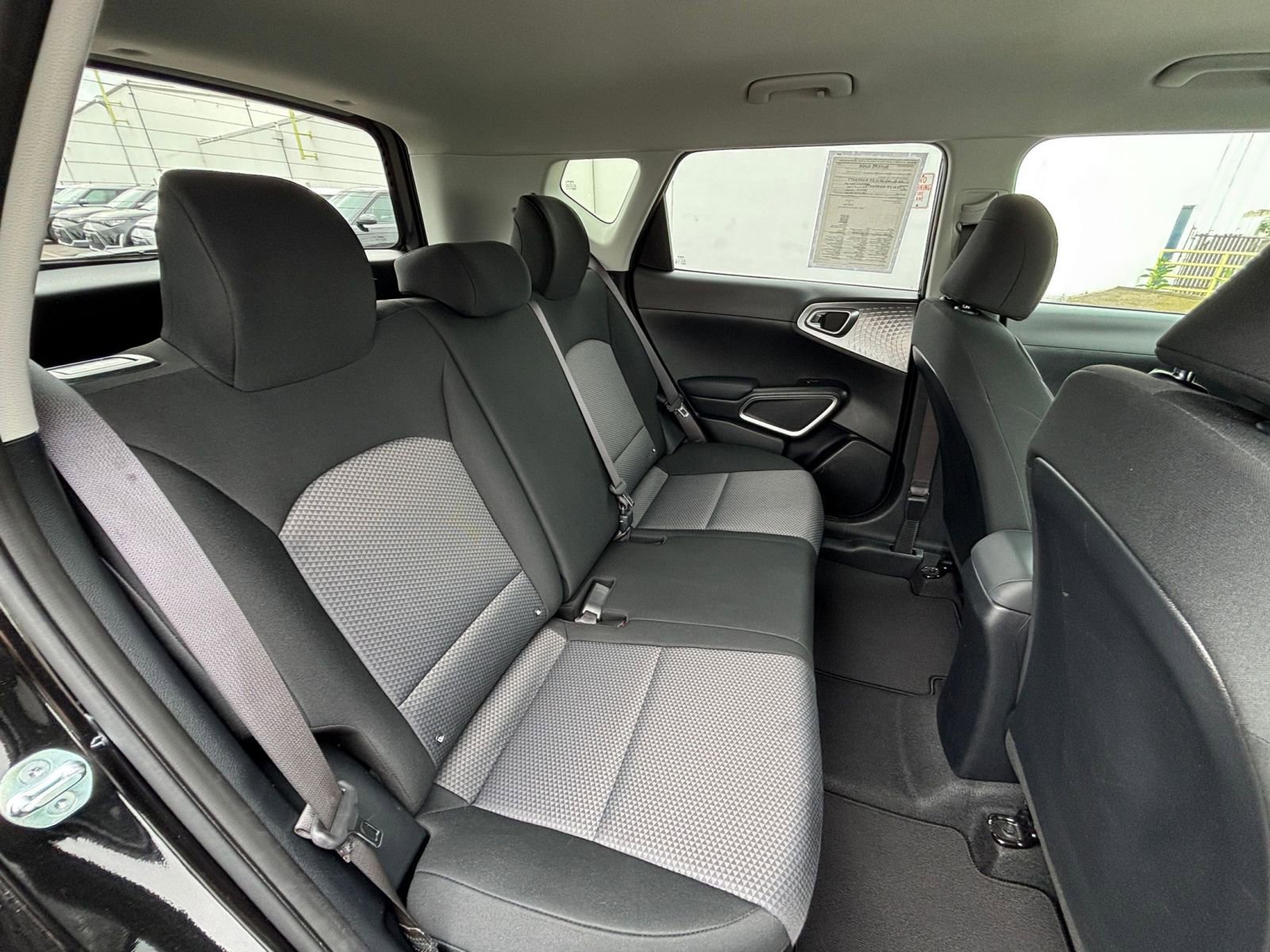 Used 2025 Kia Soul LX w/ LX Technology Package FWD image 37