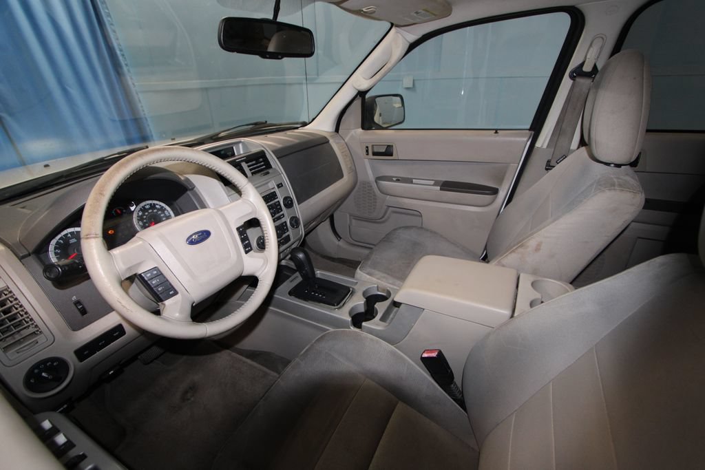 Used 2011 Ford Escape XLT w/ 201A Rapid Spec Order Code FWD image 2