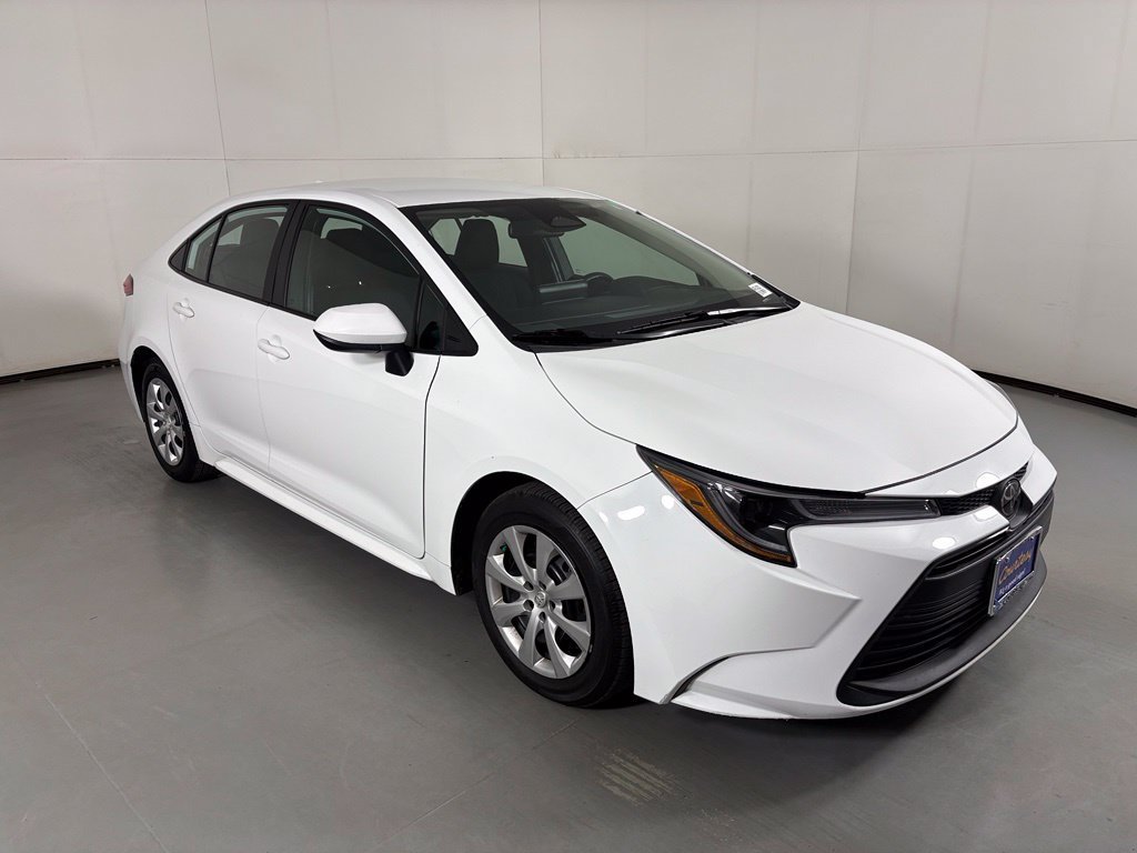 Used 2025 Toyota Corolla LE FWD image 2