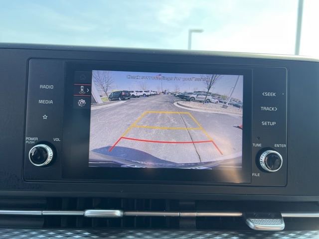 Used 2024 Kia Carnival LX FWD image 19