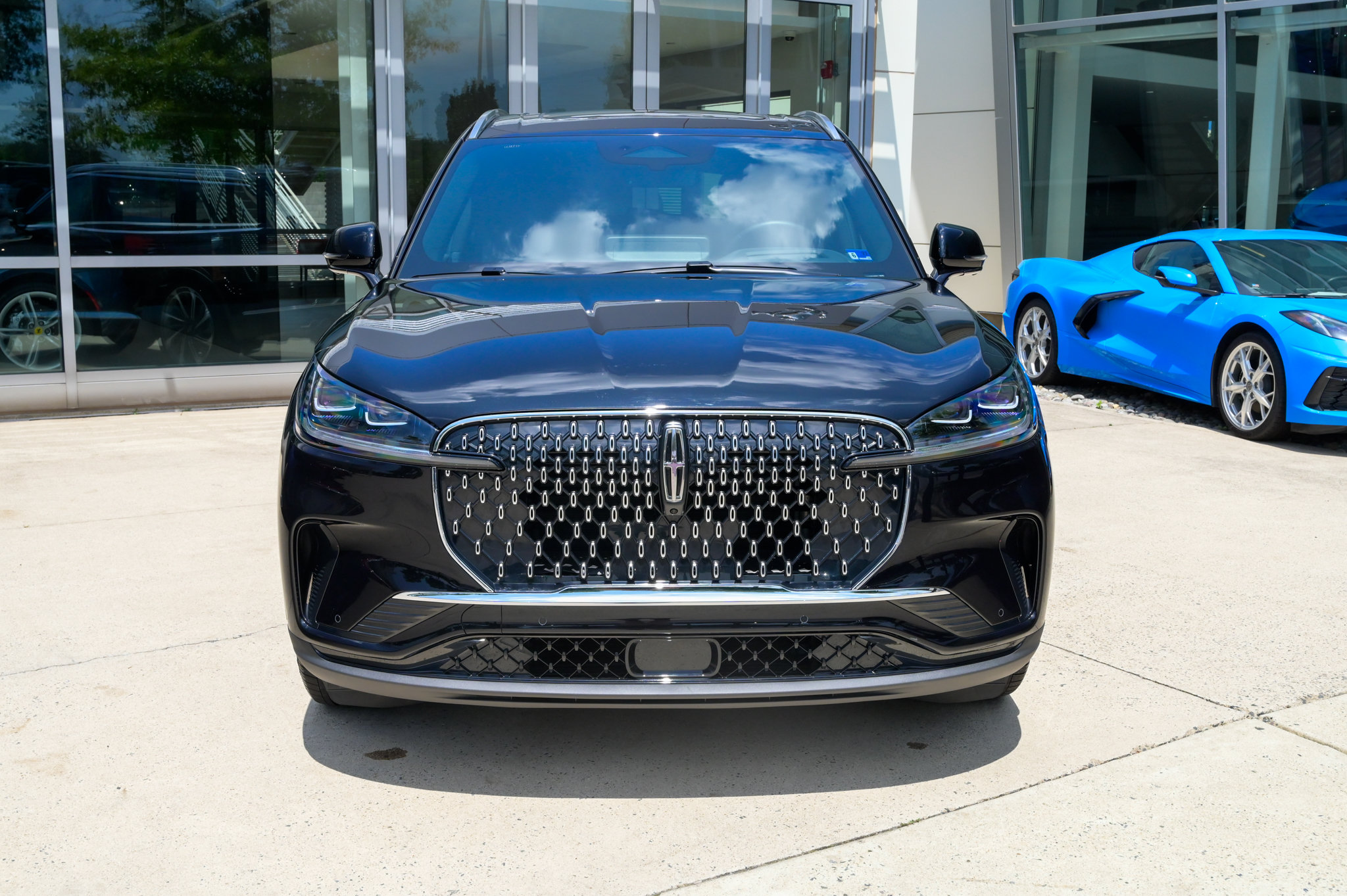 Used 2026 Lincoln Aviator Reserve AWD/4WD image 2