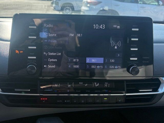 Used 2023 Toyota Sienna XLE image 4