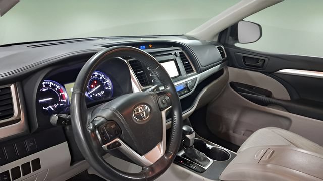 Used 2014 Toyota Highlander Plus AWD/4WD image 24