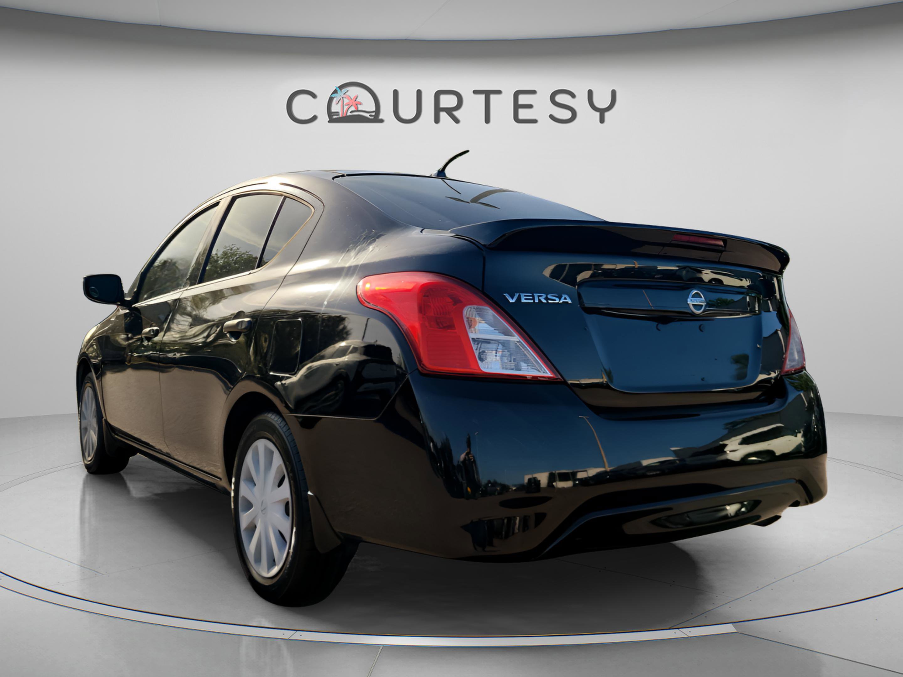 Used 2018 Nissan Versa S Plus image 2