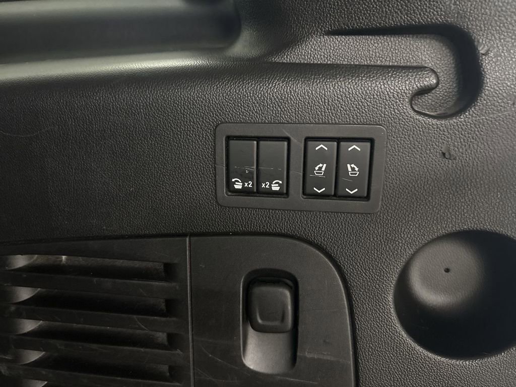 Used 2015 Chevrolet Suburban LTZ AWD/4WD image 31