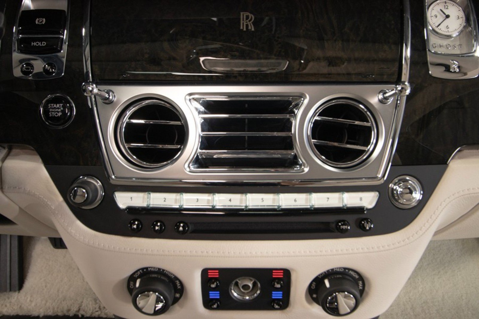 Used 2015 Rolls-Royce Ghost Extended Wheelbase image 37