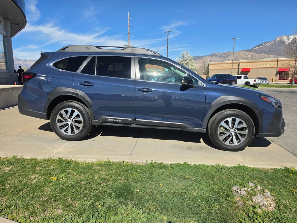 Used 2025 Subaru Outback Premium image 4