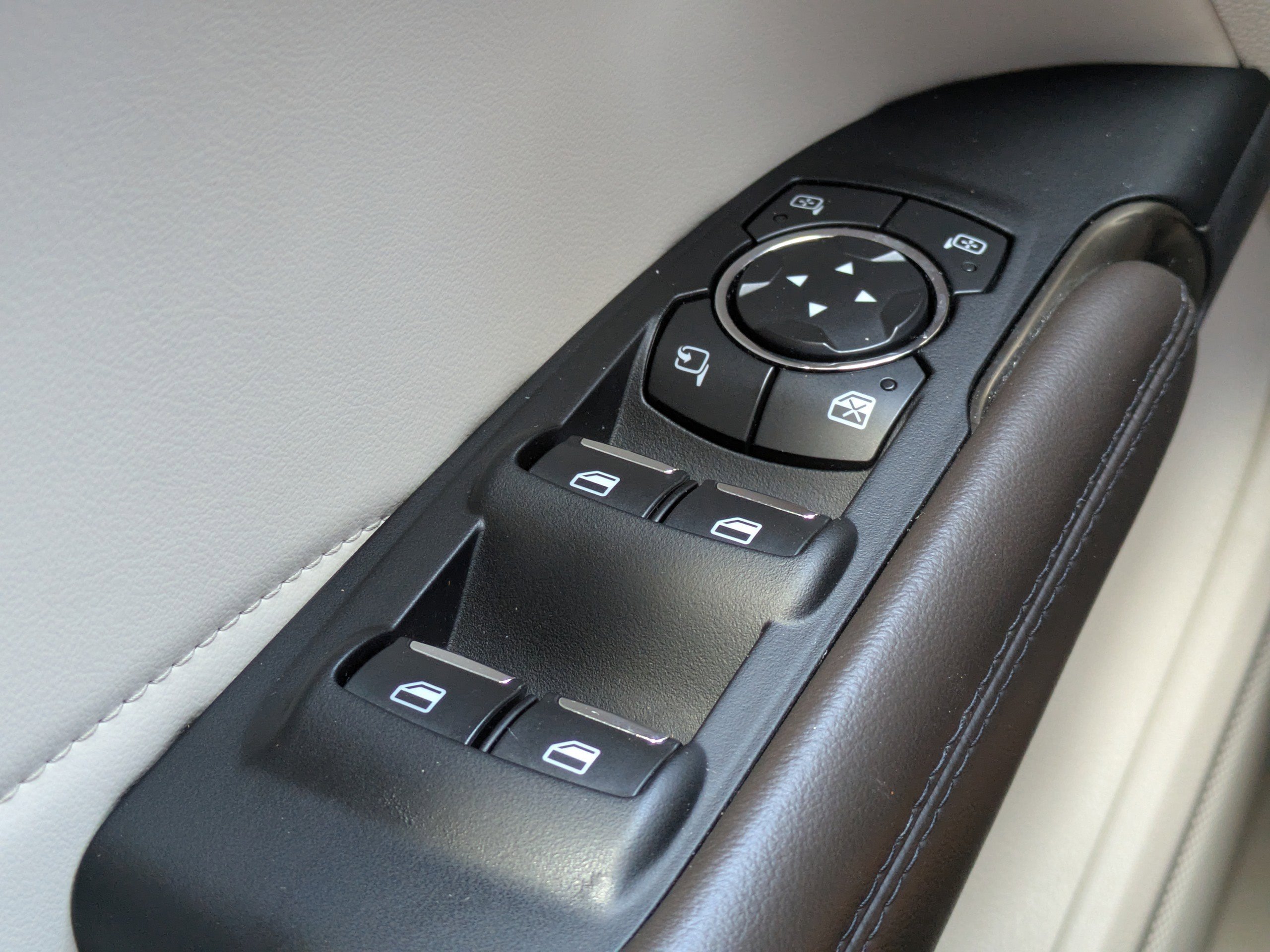 Used 2019 Lincoln MKC Select w/ Select Plus Package FWD image 22