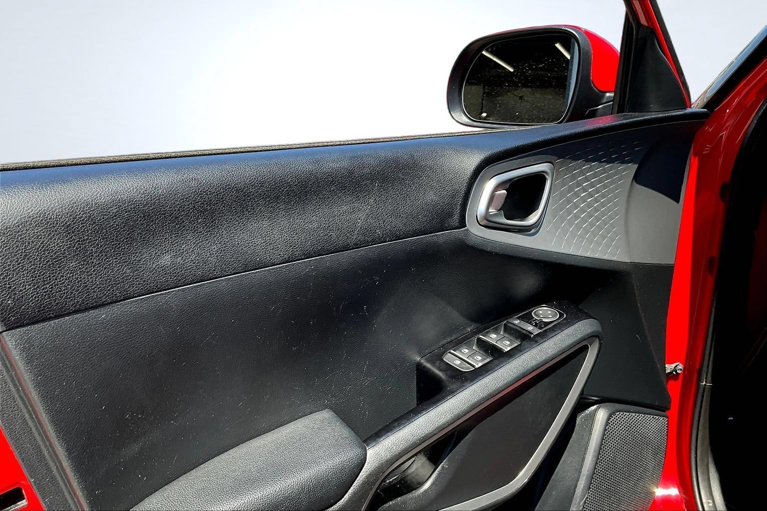 Used 2023 Kia Soul LX w/ LX Technology Package FWD image 21