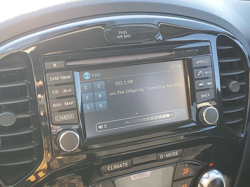 Used 2015 Nissan Juke SV w/ Technology Package image 20