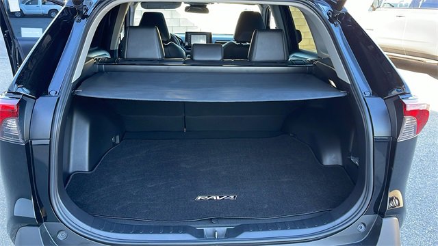 Used 2022 Toyota RAV4 XLE Premium image 31