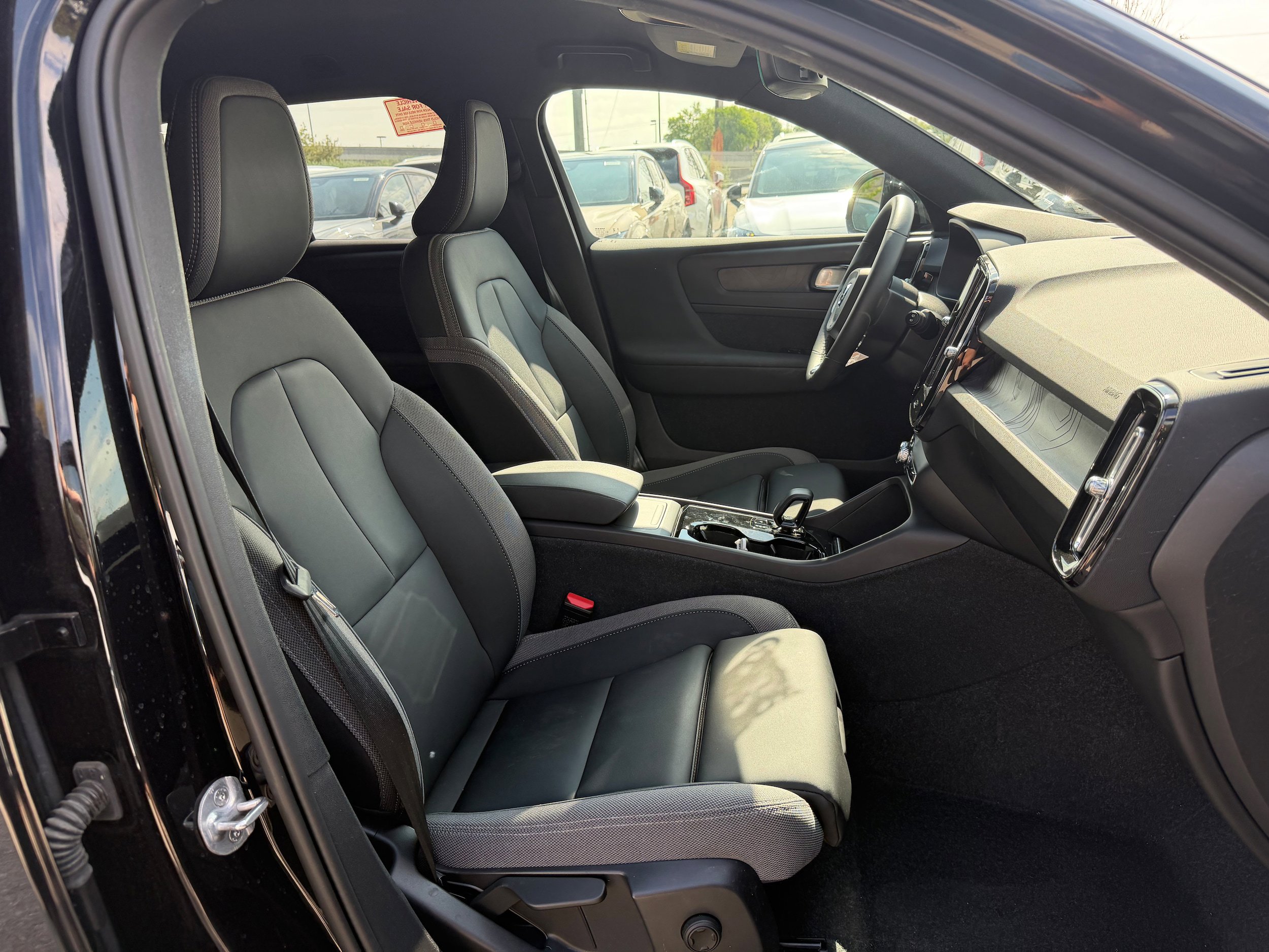 Certified 2024 Volvo XC40 B5 Core image 10