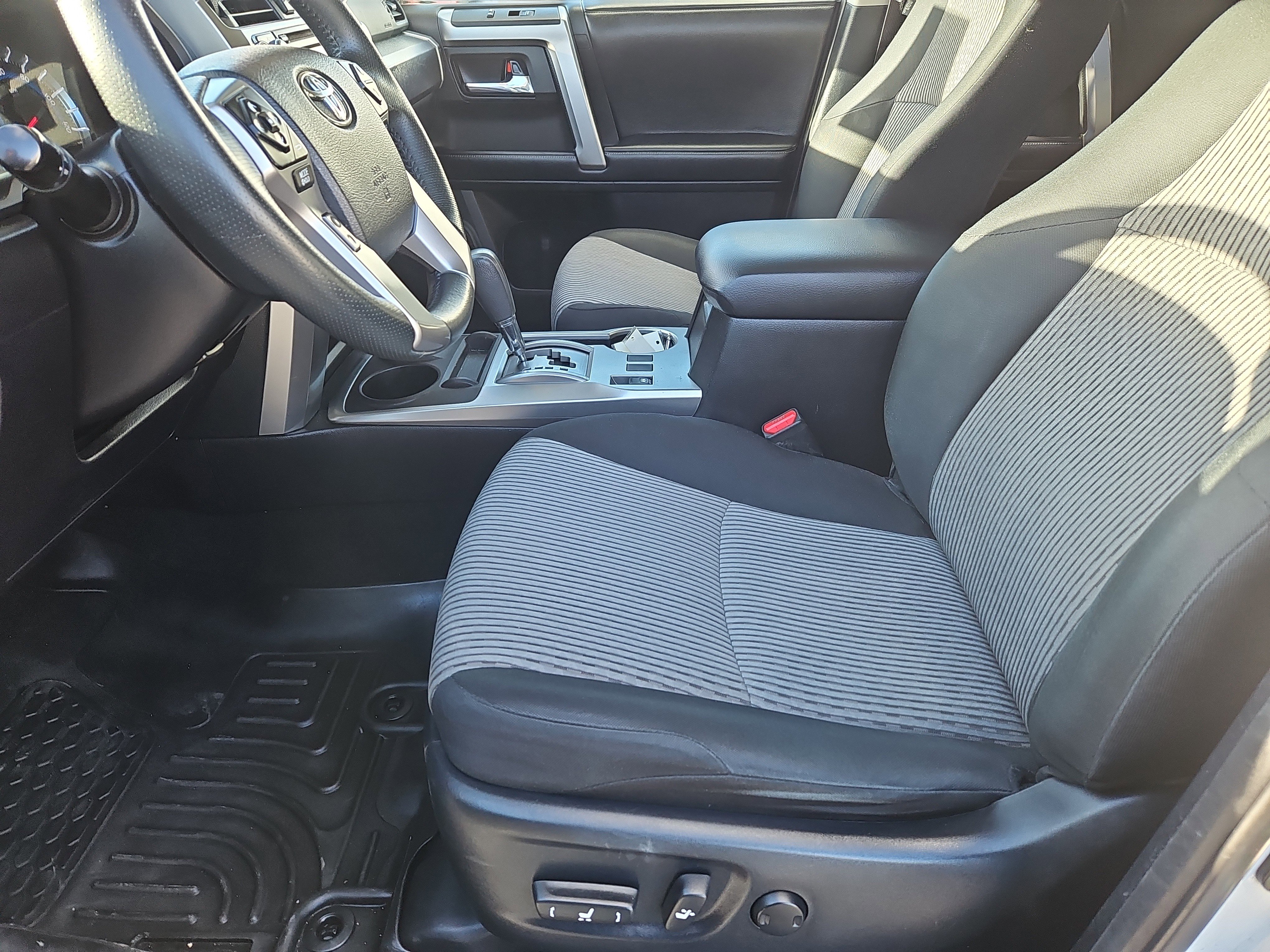 Used 2016 Toyota 4Runner SR5 image 25