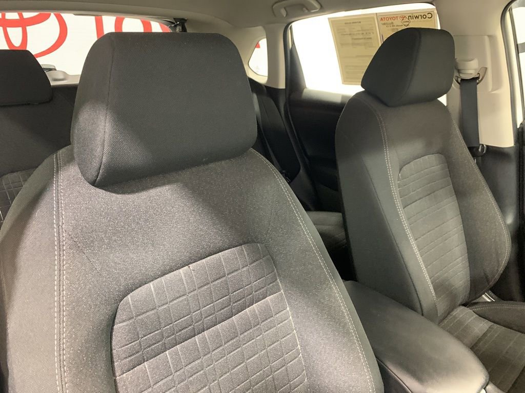 Used 2025 Honda HR-V LX image 12