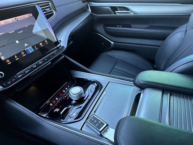 Used 2023 Jeep Wagoneer Series II image 25