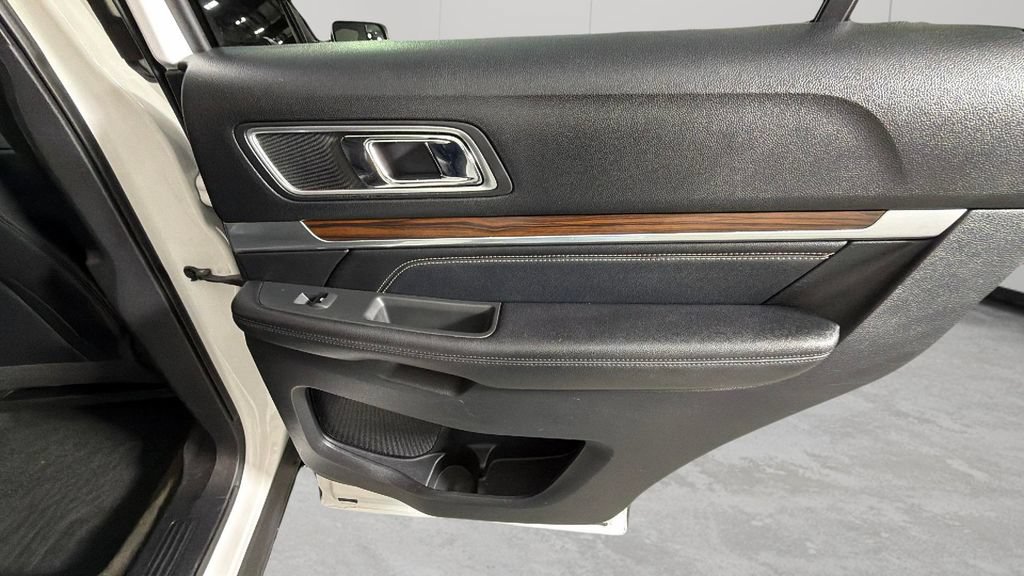 Used 2017 Ford Explorer Limited AWD/4WD image 36