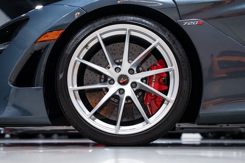 Used 2018 McLaren 720S Performance RWD image 12