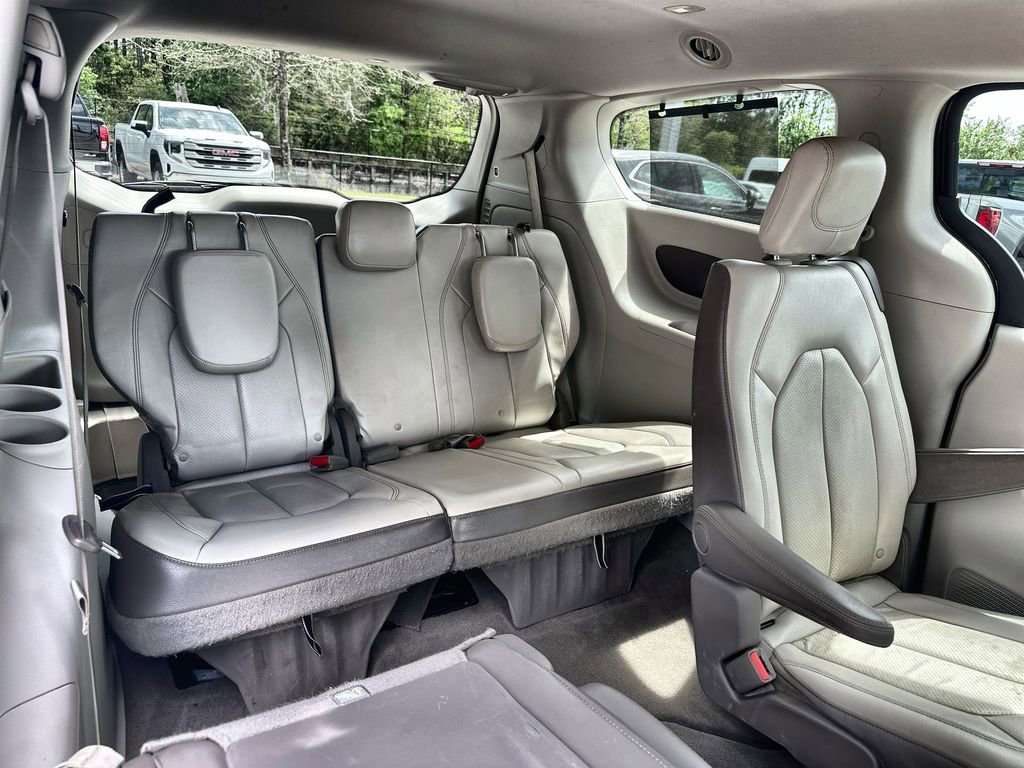Used 2019 Chrysler Pacifica Touring-L FWD image 25