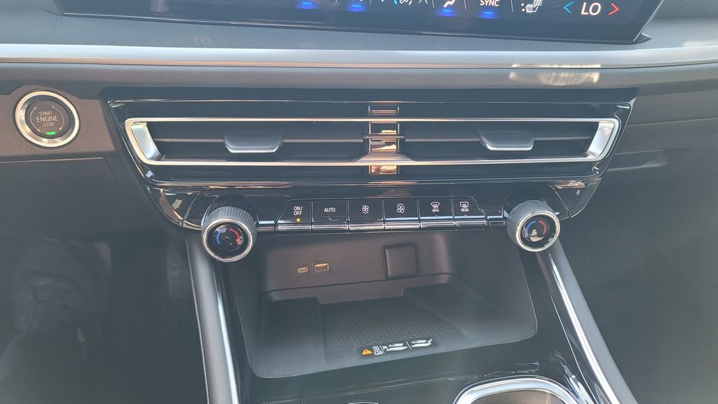 New 2026 Chevrolet Traverse LT w/ LPO, Floor Liner Package image 22