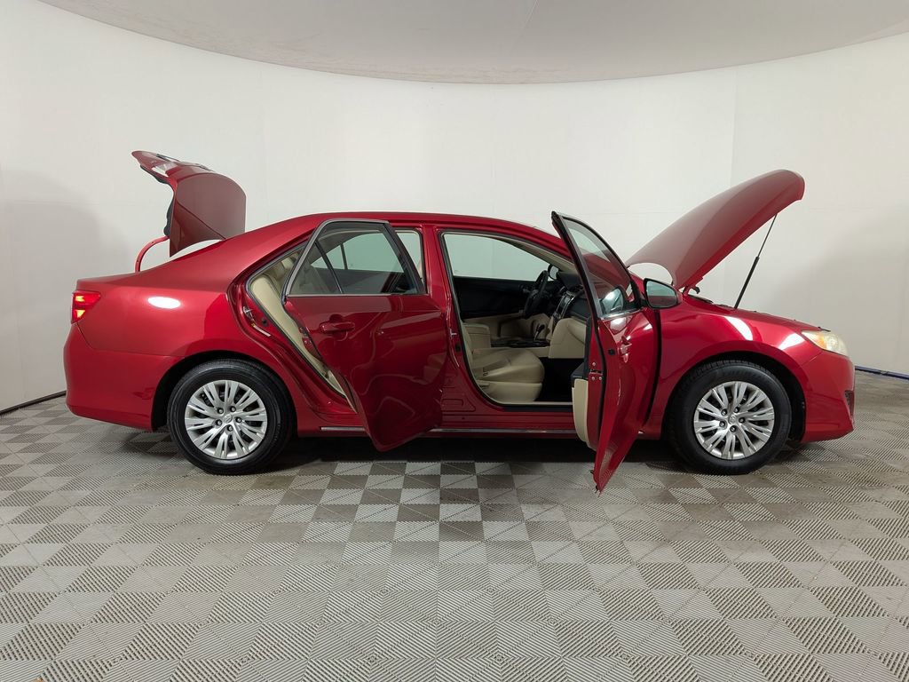 Used 2012 Toyota Camry LE FWD image 9