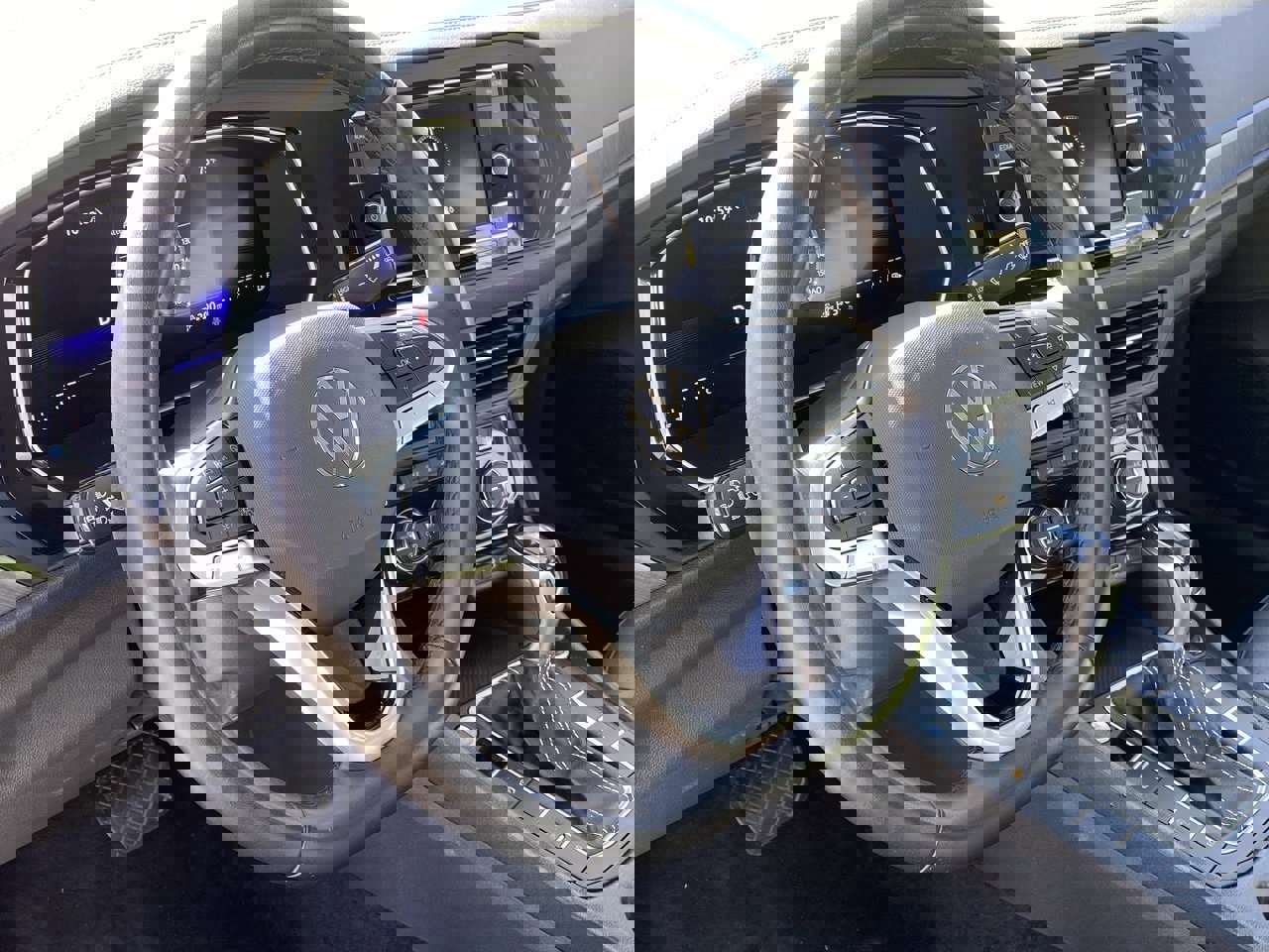 Used 2024 Volkswagen Jetta SE image 9