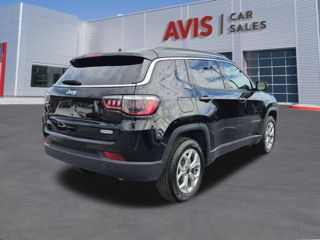 Used 2025 Jeep Compass Latitude w/ Sun & Sound Group AWD/4WD image 5
