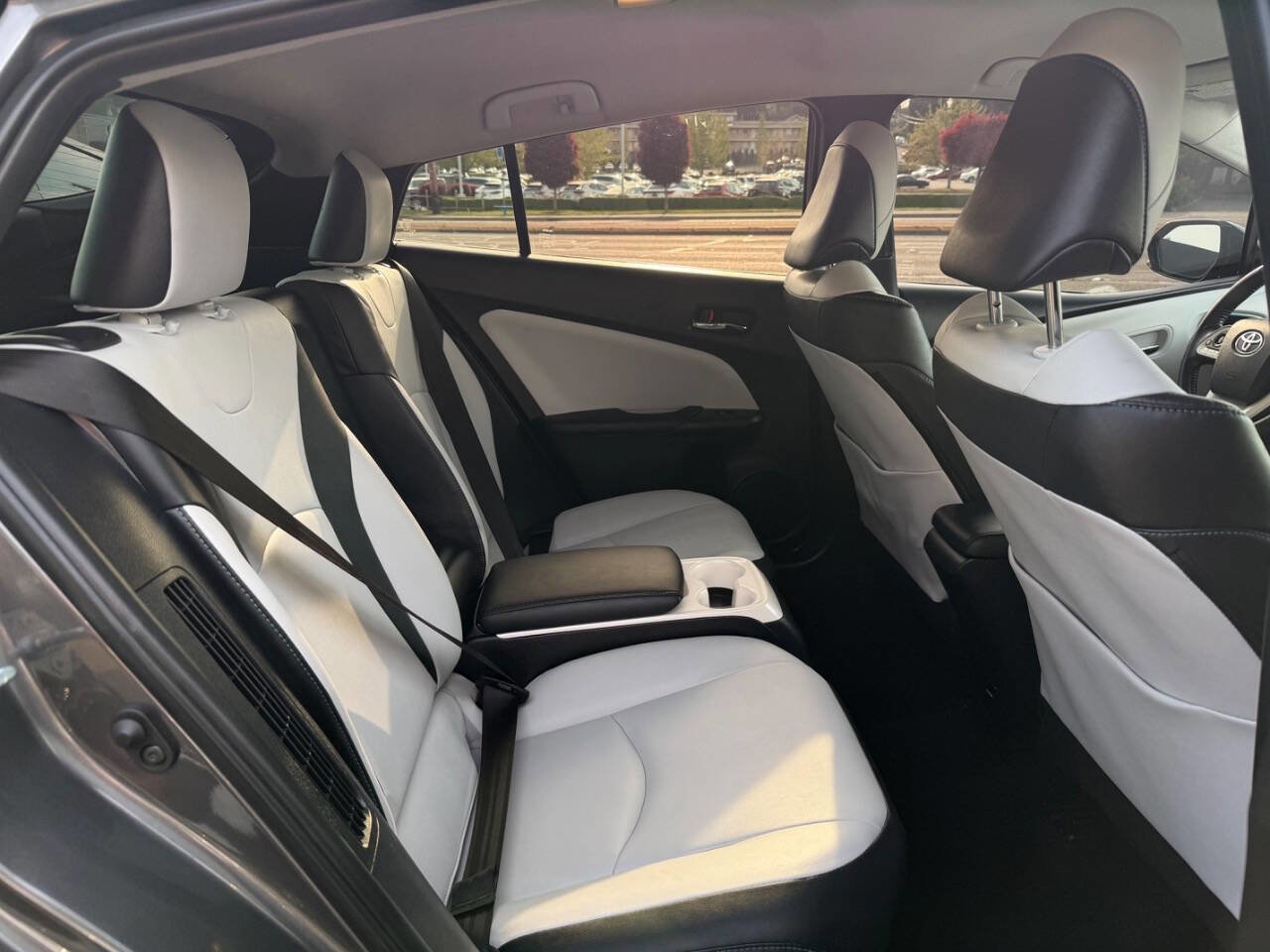 Used 2017 Toyota Prius Prime Advanced FWD image 22