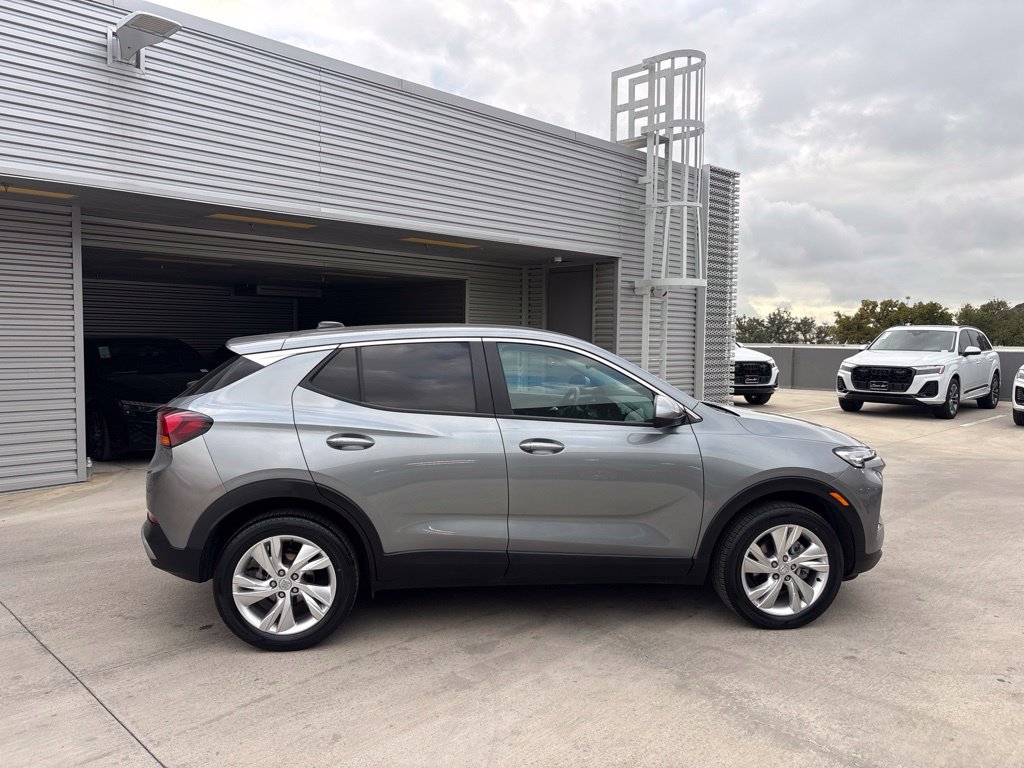 Used 2025 Buick Encore GX Preferred AWD/4WD image 9