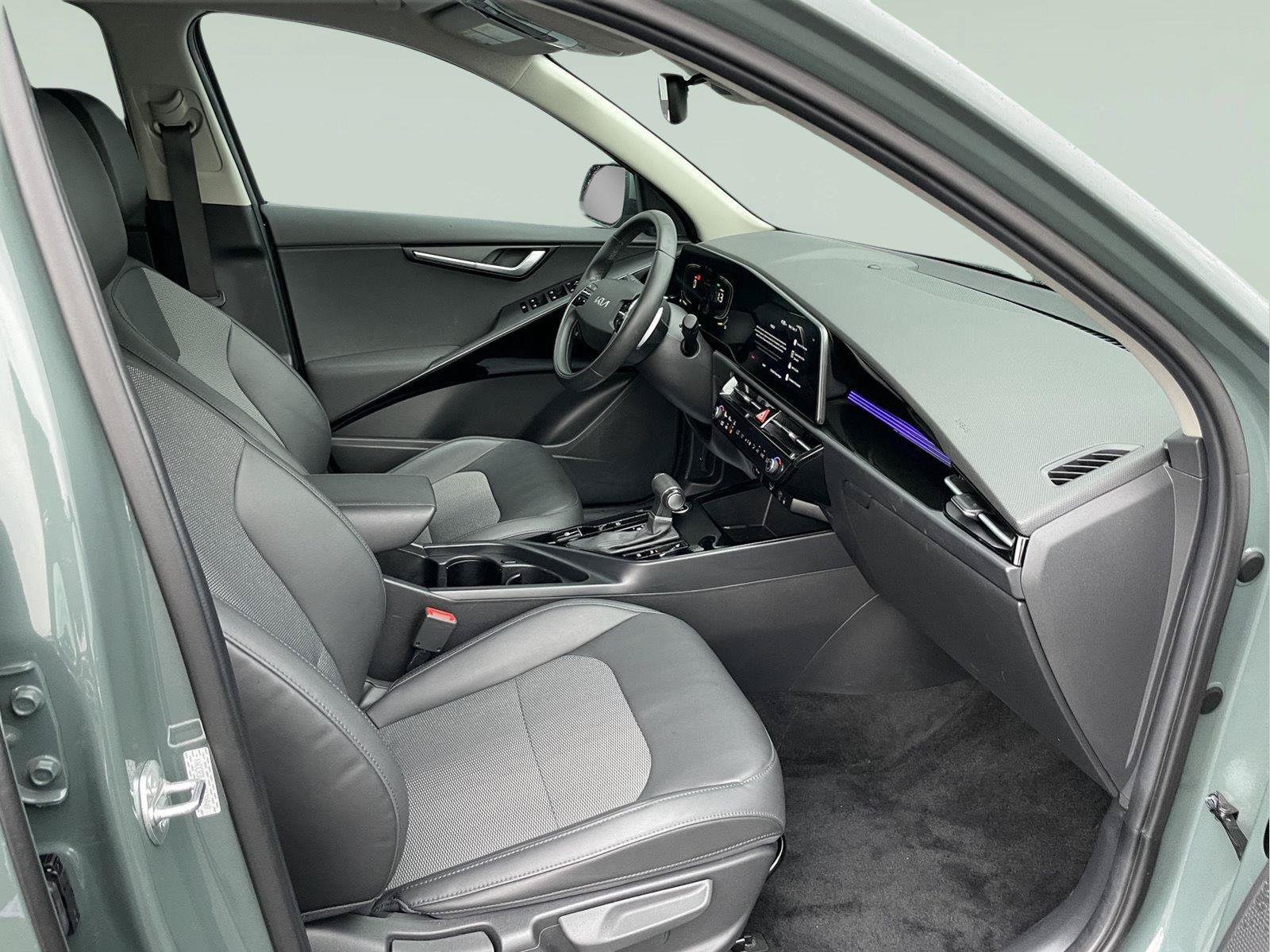 Used 2024 Kia Niro EX FWD image 22