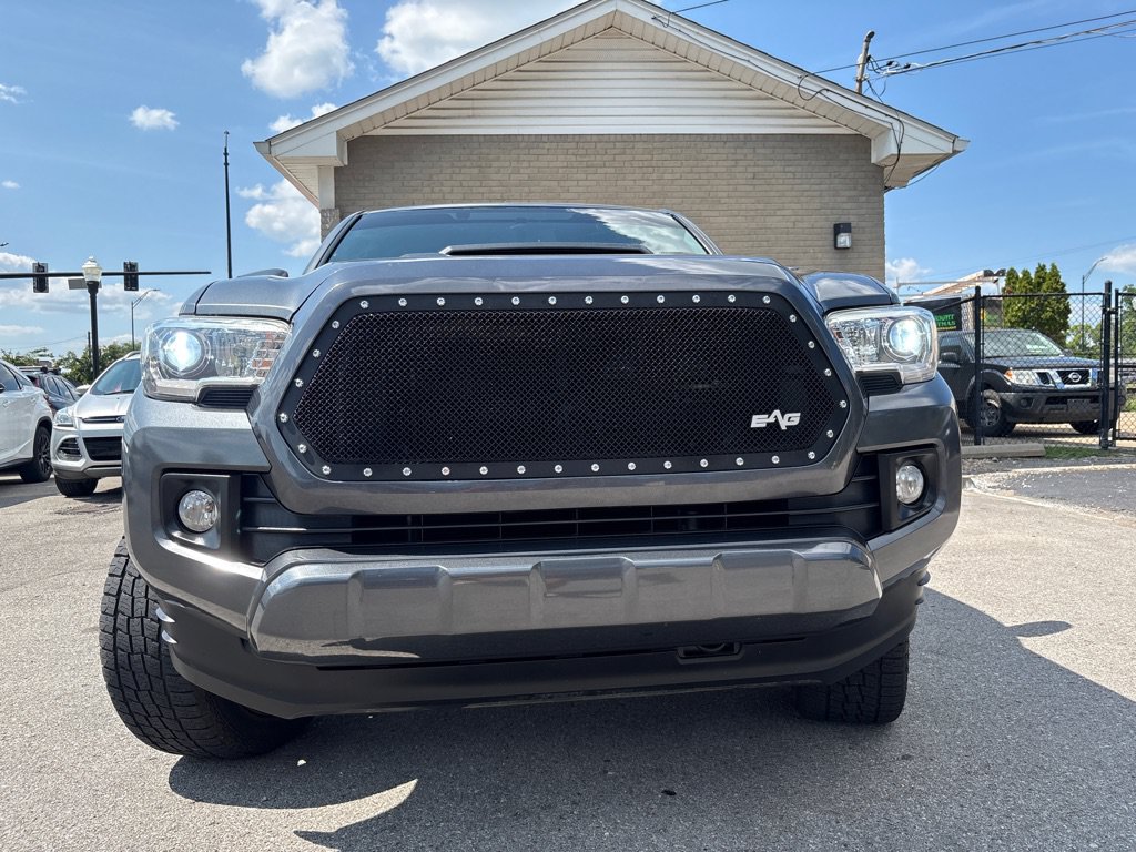 Used 2017 Toyota Tacoma TRD Sport w/ Premium & Technology Package AWD/4WD image 9