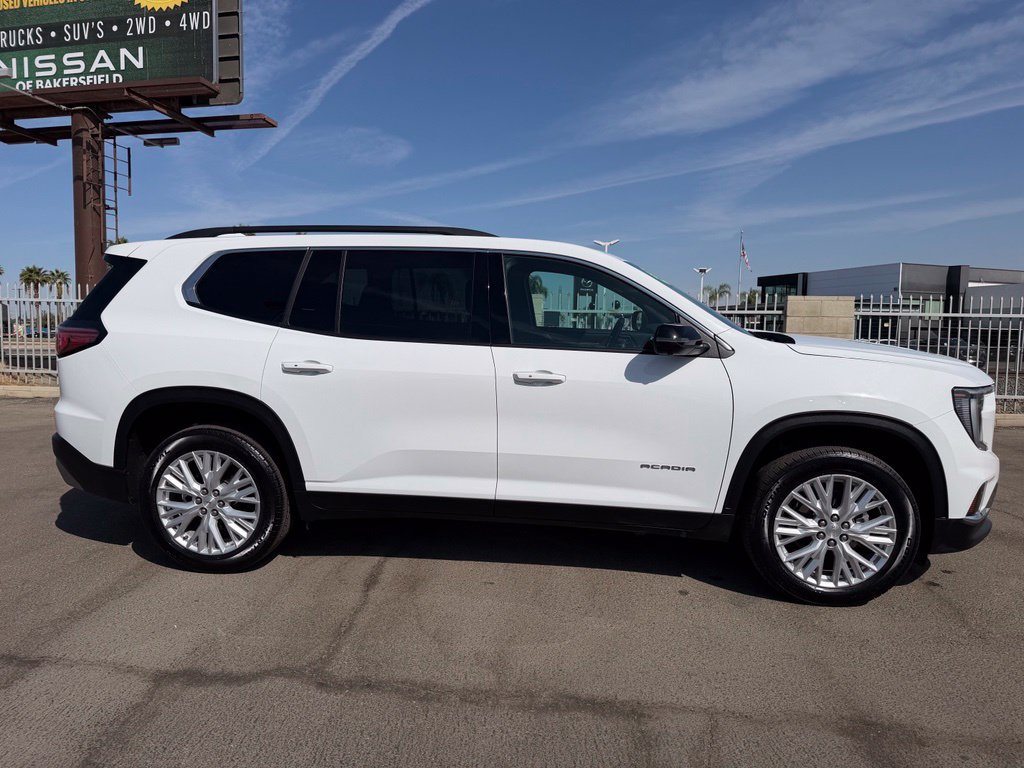 Used 2026 GMC Acadia Elevation w/ Elevation Premium Package FWD image 7