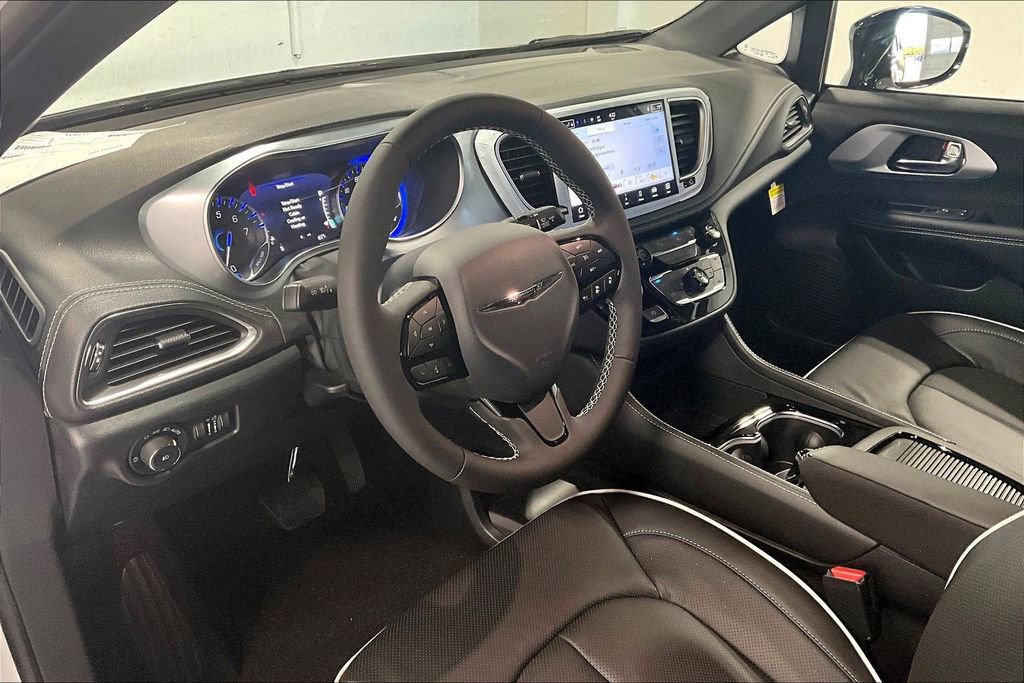 New 2026 Chrysler Pacifica Limited w/ S Appearance Package image 20