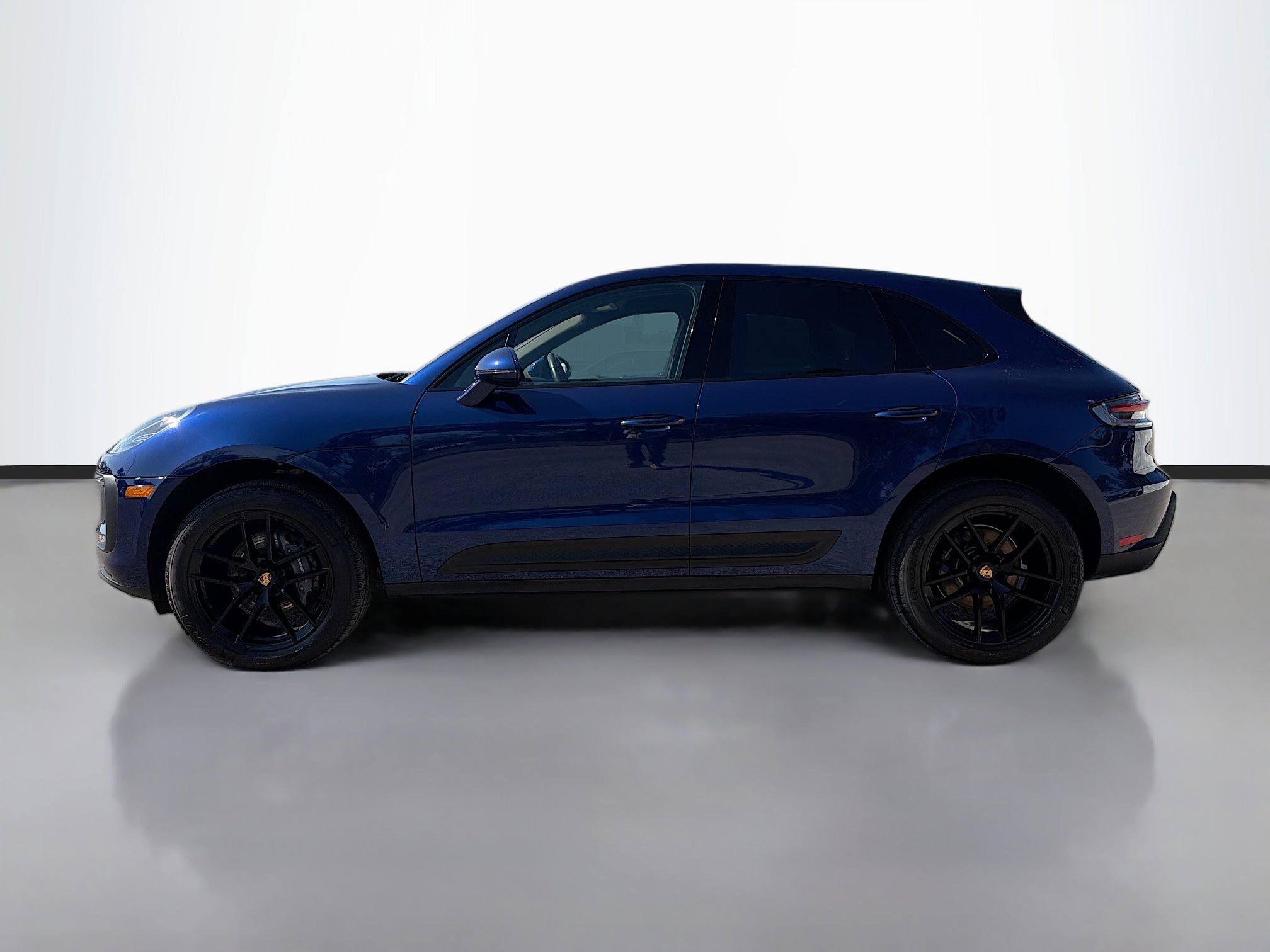 Used 2024 Porsche Macan image 2