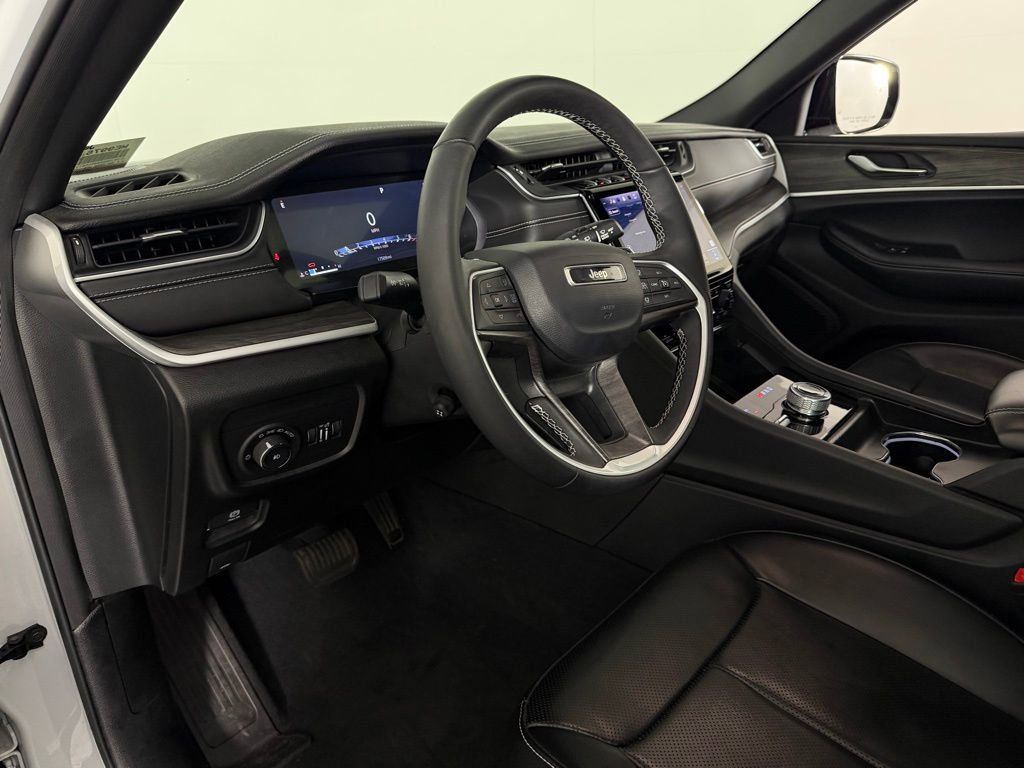 Used 2024 Jeep Grand Cherokee Limited w/ Luxury Tech Group II image 22