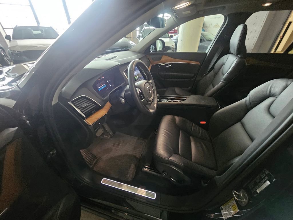 Certified 2024 Volvo XC90 B6 Plus w/ Protection Package Premier AWD/4WD image 17