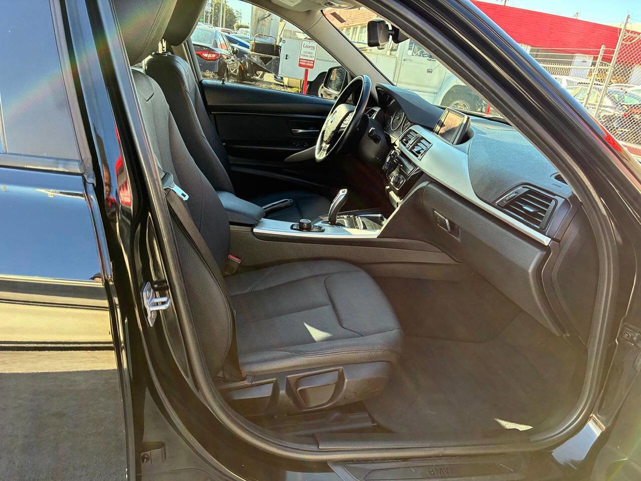 Used 2018 BMW 320i Sedan image 10