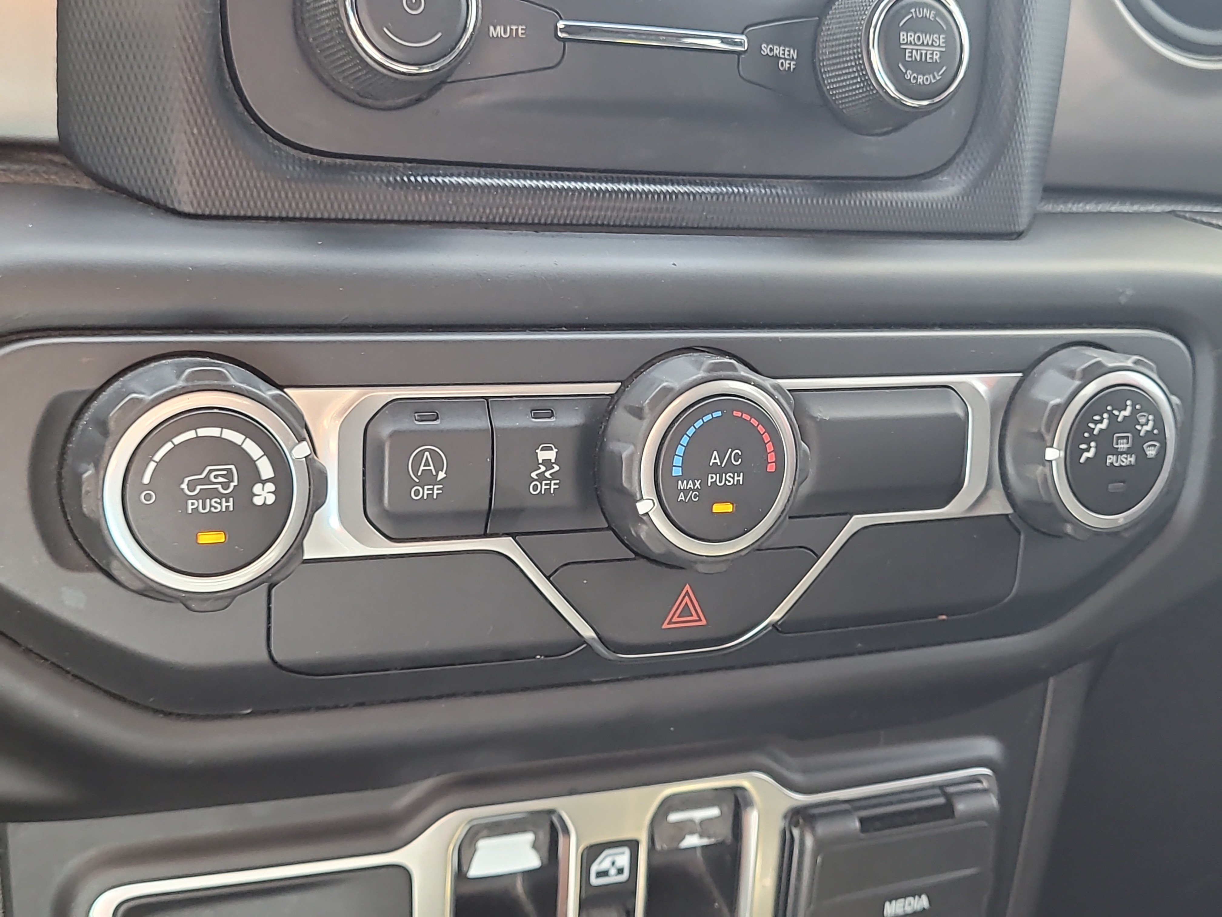 Used 2020 Jeep Gladiator Sport w/ Quick Order Package 23S AWD/4WD image 23