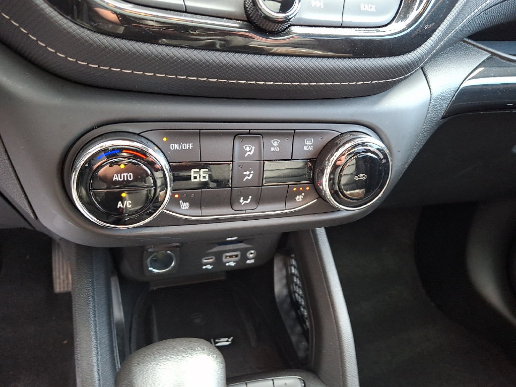 Used 2023 Chevrolet TrailBlazer ACTIV w/ Sun and Liftgate Package AWD/4WD image 18
