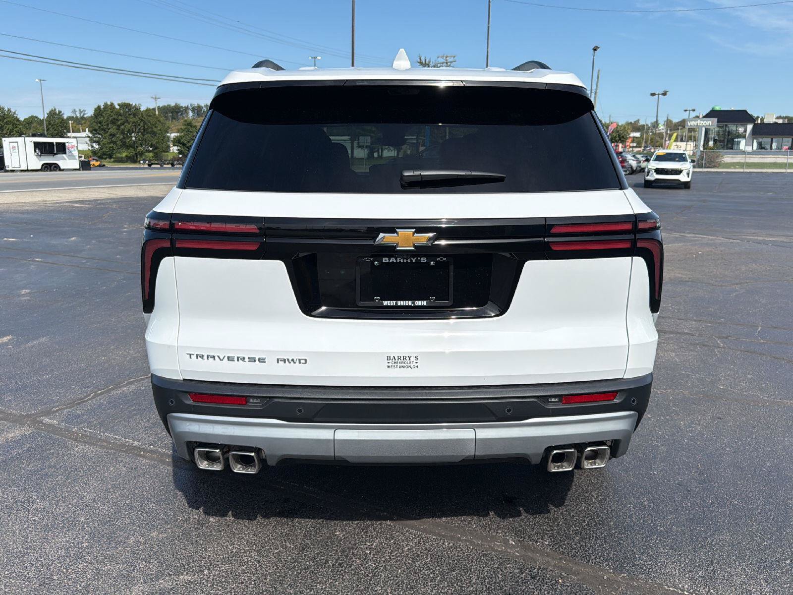 New 2026 Chevrolet Traverse LT w/ Sun and Wheel Package AWD/4WD image 4