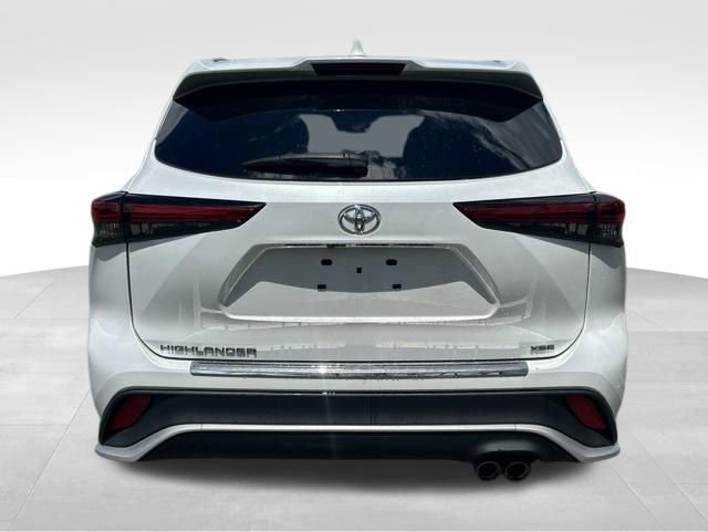 Used 2023 Toyota Highlander XSE FWD image 5