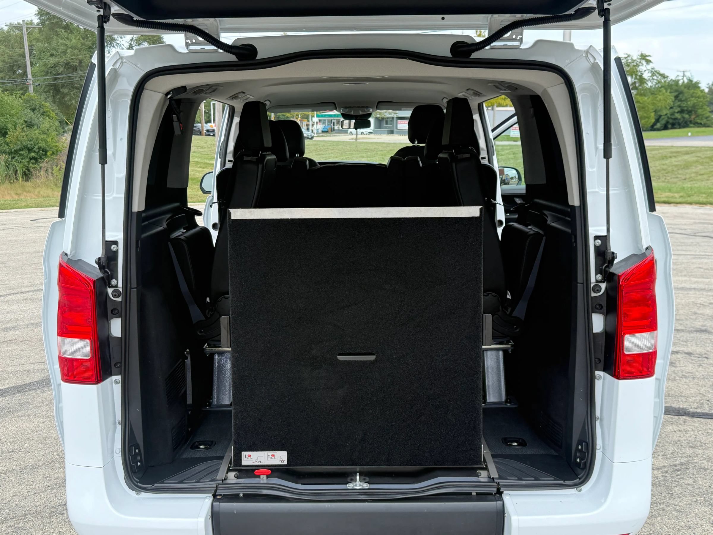 Used 2019 Mercedes-Benz Metris Passenger image 30